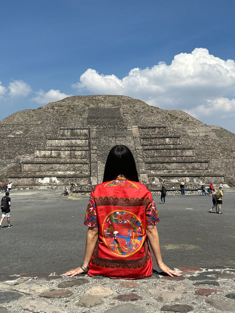 La Cultura Calendario y Coyolxauhqui Shirt