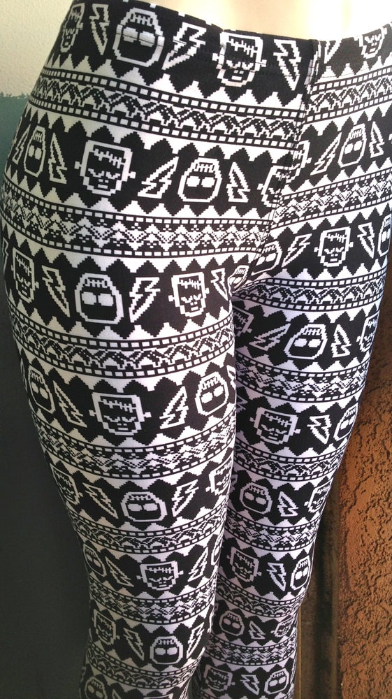 Aztec Asteroid Skull Rack Leggings